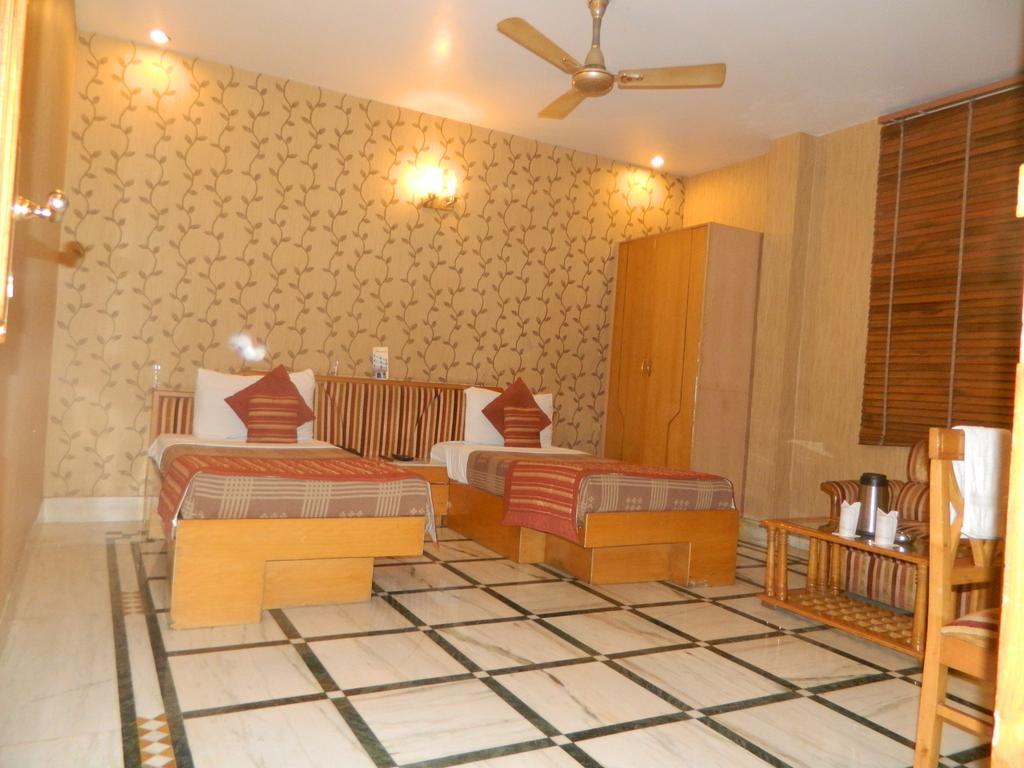 Hotel Singh International Delhi  Exterior photo
