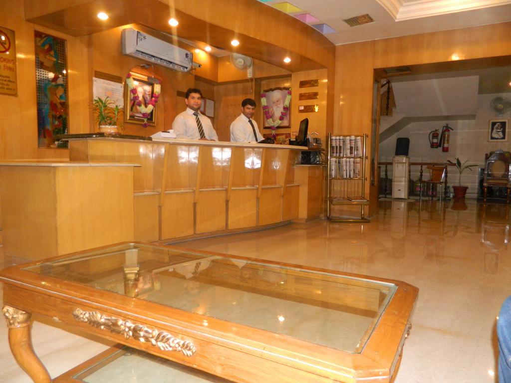 Hotel Singh International Delhi  Exterior photo
