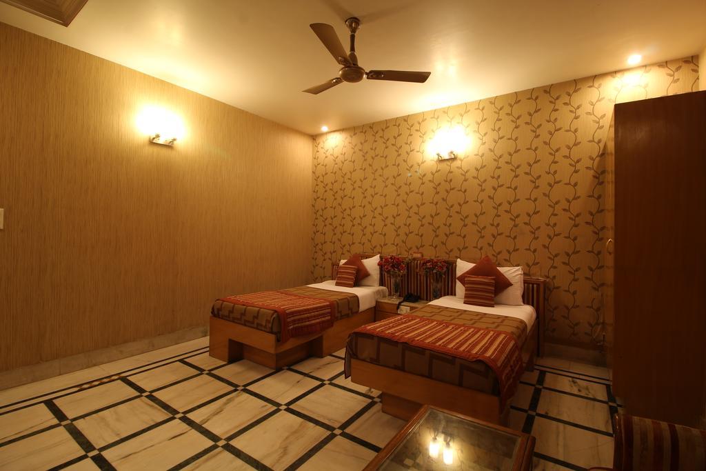 Hotel Singh International Delhi  Exterior photo