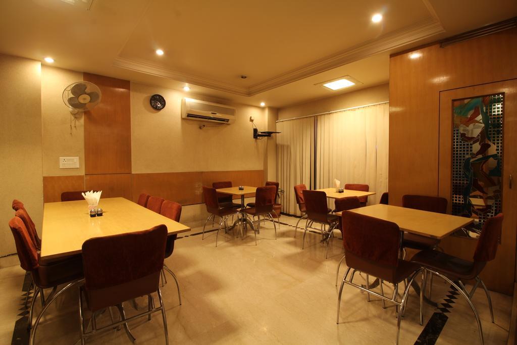 Hotel Singh International Delhi  Exterior photo